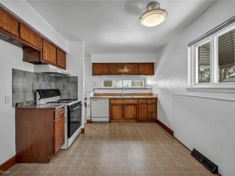 7 Smith Court , Elyria, OH 44035 Photo 9