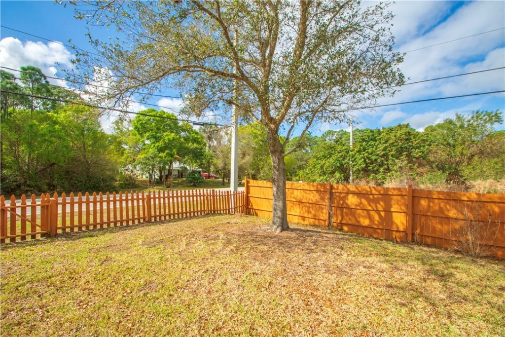 8715 105th Court, Vero Beach, FL 32967 Photo