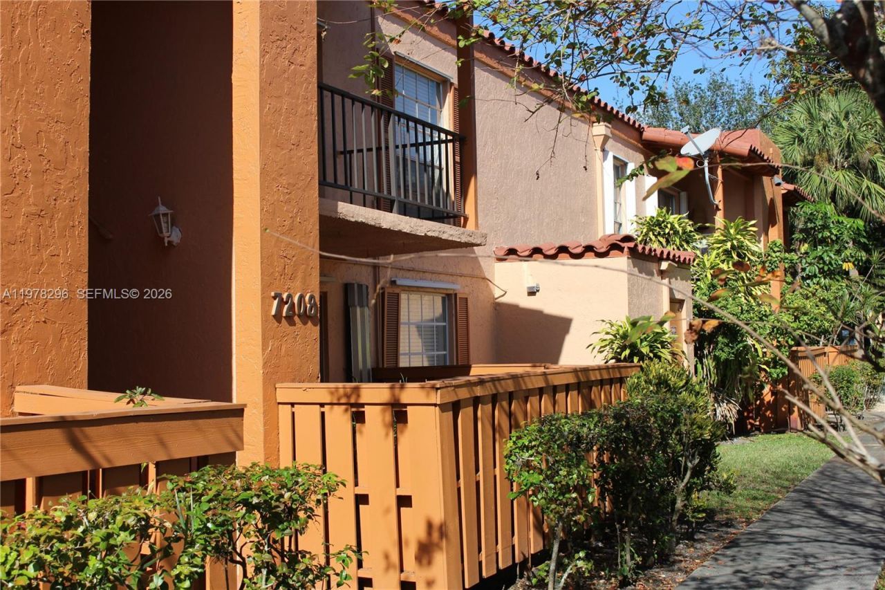 7208 Fairway Dr , Unit I8, Miami Lakes, FL 33014 Photo