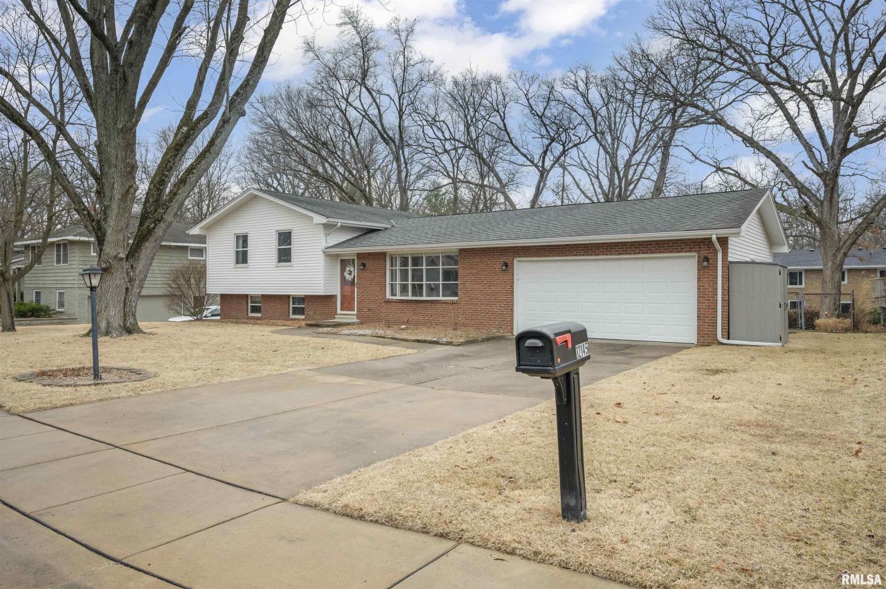 12145 N Whispering Woods Drive, Dunlap, IL 61525 Main Photo