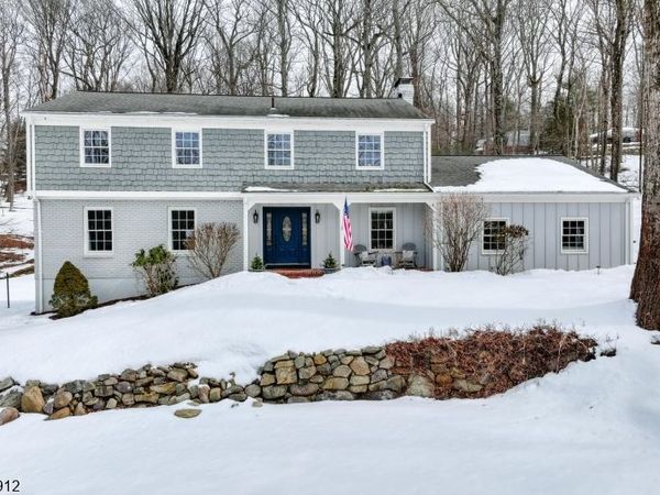 76 E Lake Rd, Kinnelon, NJ 07405