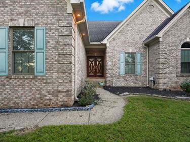 8606 Binnacle Court, Louisville, KY 40220
