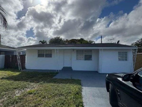 4871 SW 24th Avenue, Fort Lauderdale, FL 33312