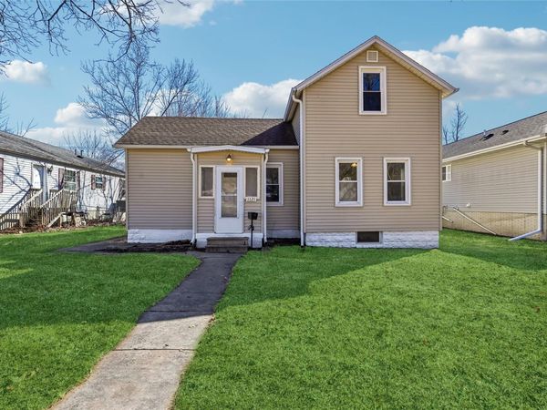 1121 11th Street NW, Cedar Rapids, IA 52405