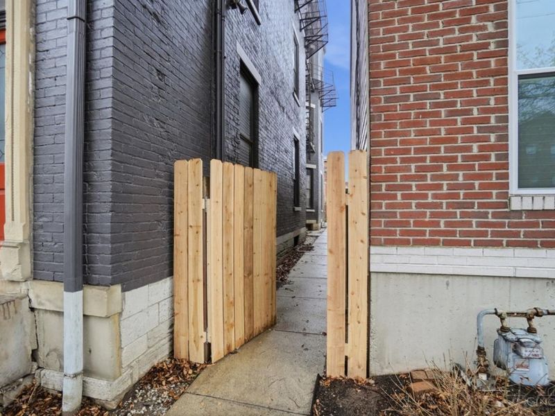 428 Elizabeth Street, Cincinnati, OH 45203 Photo 2