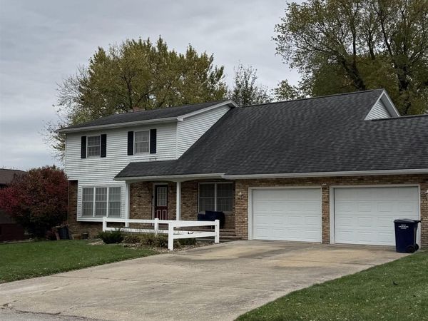 214 Valley Dr , LaPorte City, IA 50651