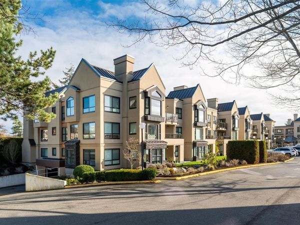 3969 Shelbourne St , Unit 306, Saanich, BC V8N 6J5