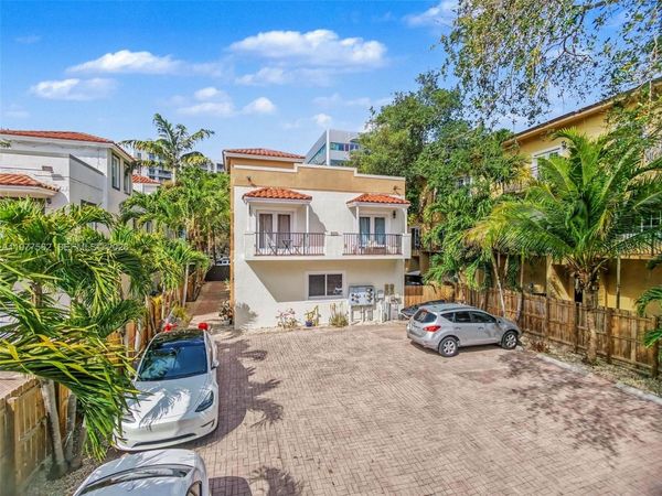2945 Coconut Ave, Miami, FL 33133
