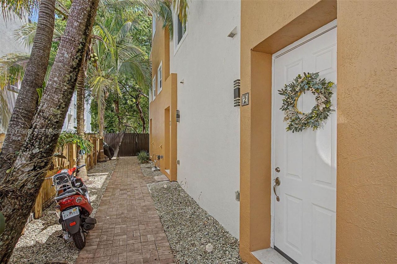 2945 Coconut Ave, Miami, FL 33133 Photo