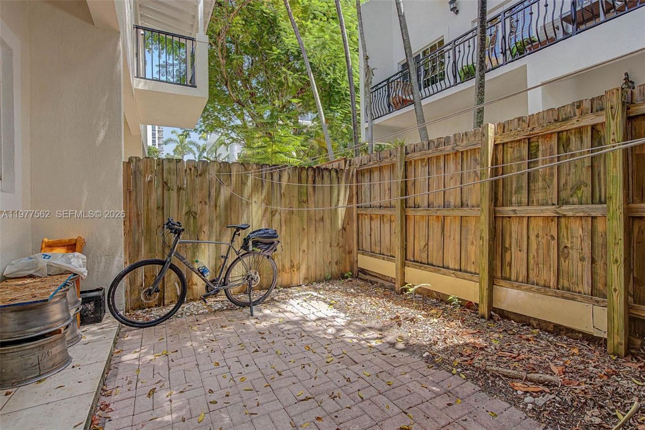 2945 Coconut Ave, Miami, FL 33133 Photo