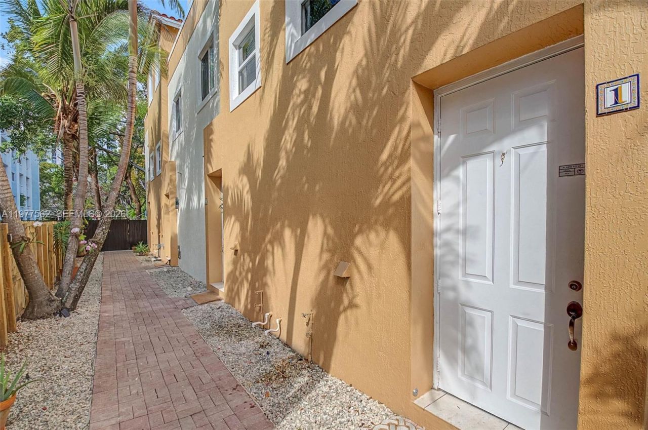 2945 Coconut Ave, Miami, FL 33133 Photo