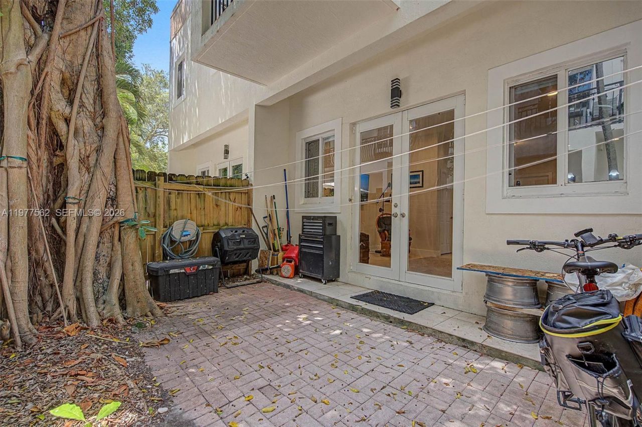 2945 Coconut Ave, Miami, FL 33133 Photo