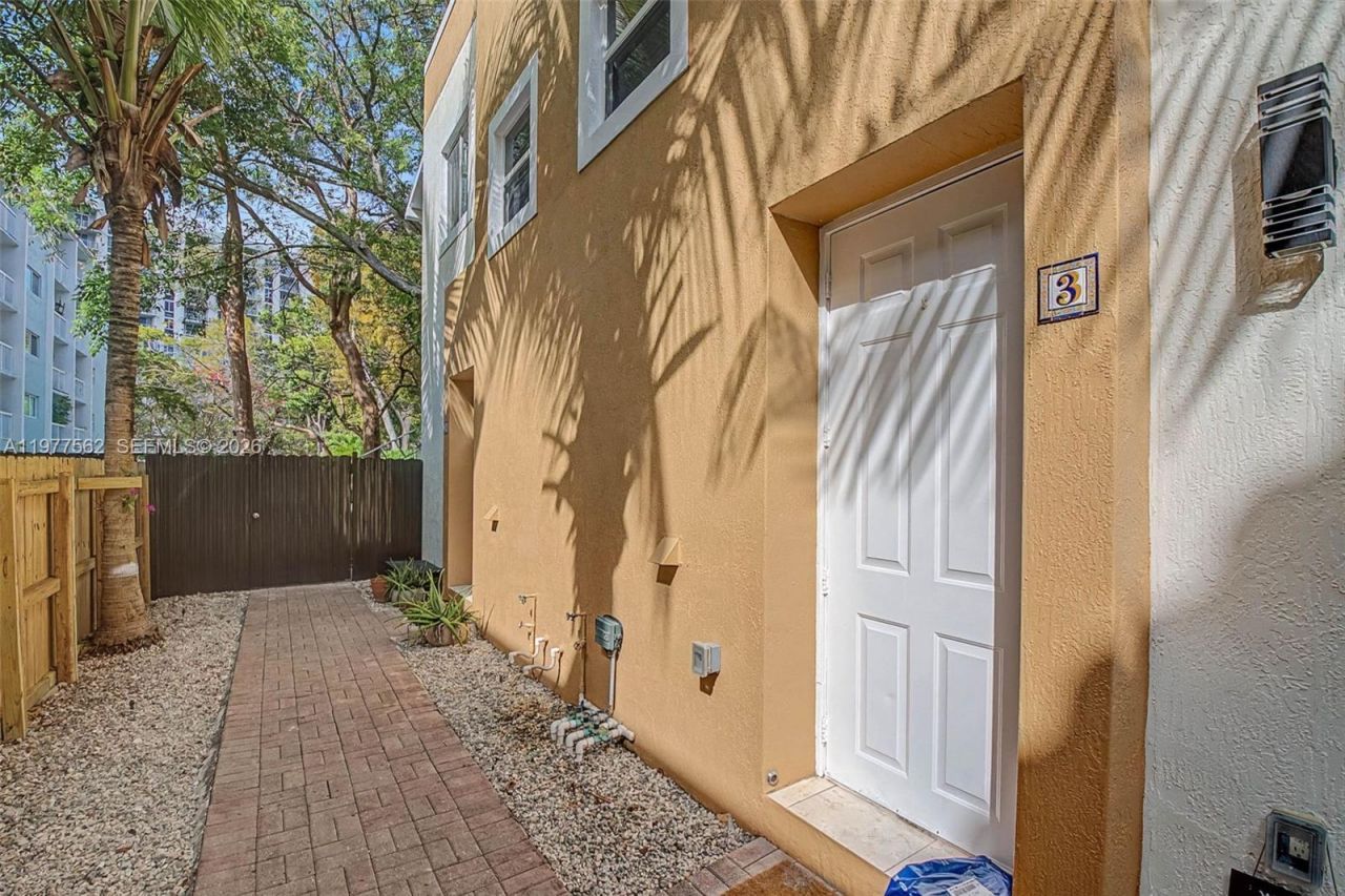 2945 Coconut Ave, Miami, FL 33133 Photo