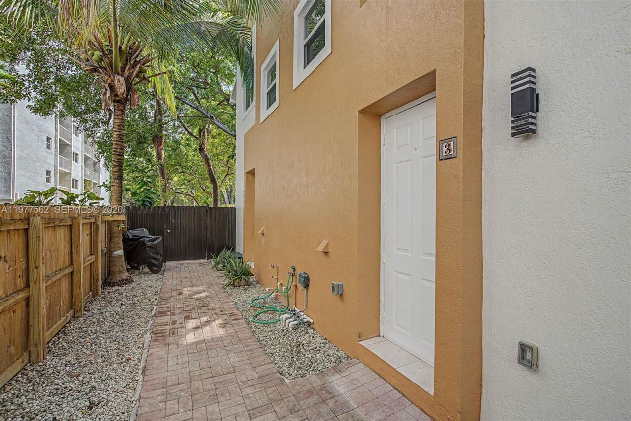 2945 Coconut Ave, Miami, FL 33133 Photo