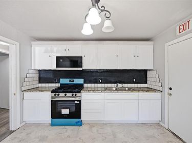 1044 E Cantey Street, Fort Worth, TX 76104