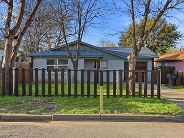 1044 E Cantey Street, Fort Worth, TX 76104