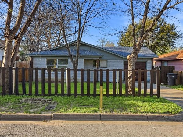 1044 E Cantey Street, Fort Worth, TX 76104