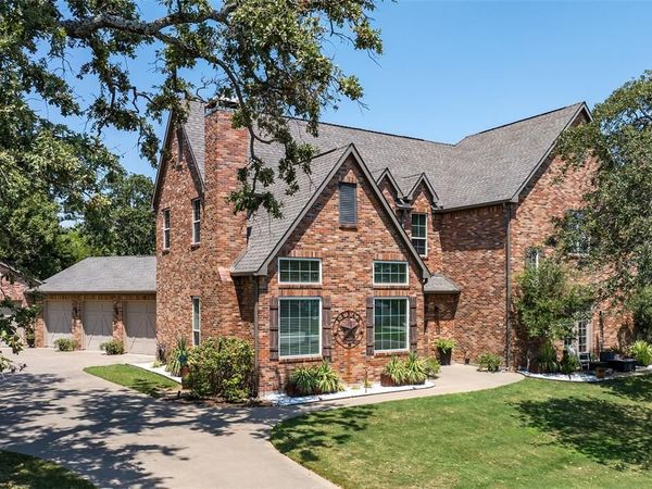 212 Cape Shore Drive , Mabank, TX 75143