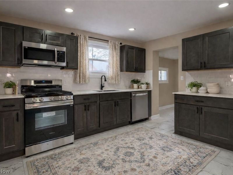 7911 1st Street , Masury, OH 44438 Photo 5