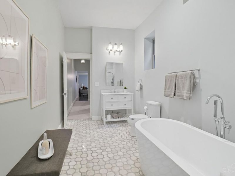 2241 Loth Street, Cincinnati, OH 45219 Photo 28