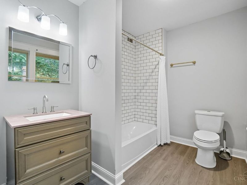 2241 Loth Street, Cincinnati, OH 45219 Photo 37
