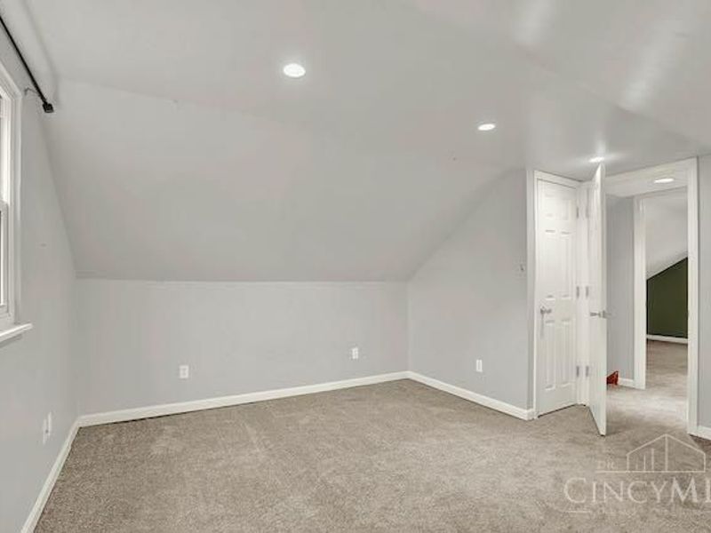 7034 East Avenue, Silverton, OH 45236 Photo 32