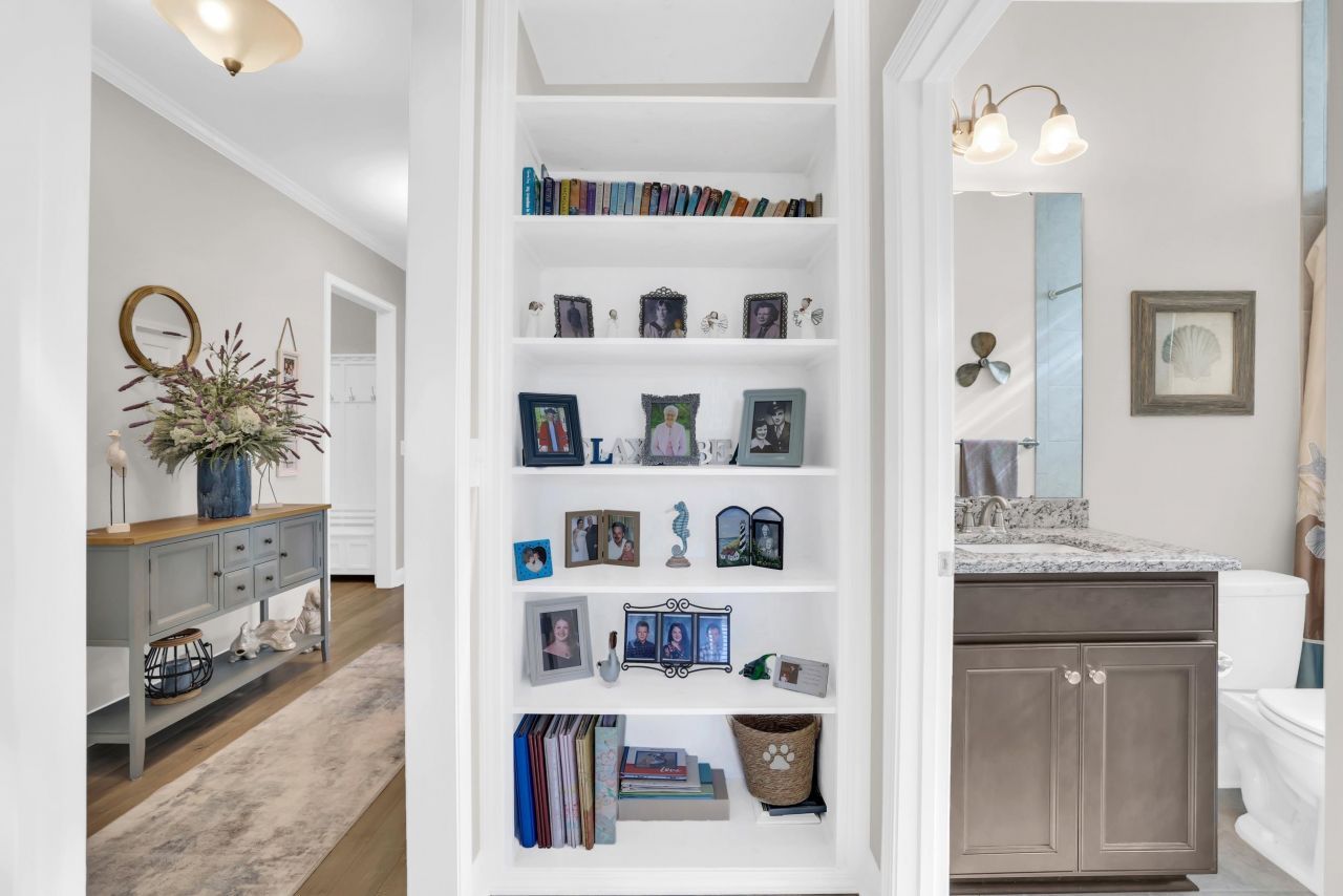 6652 Anterselva Dr. Photo 8