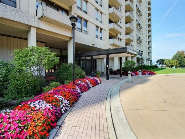 1 Bratenahl Place , Unit 1009, Bratenahl, OH 44108