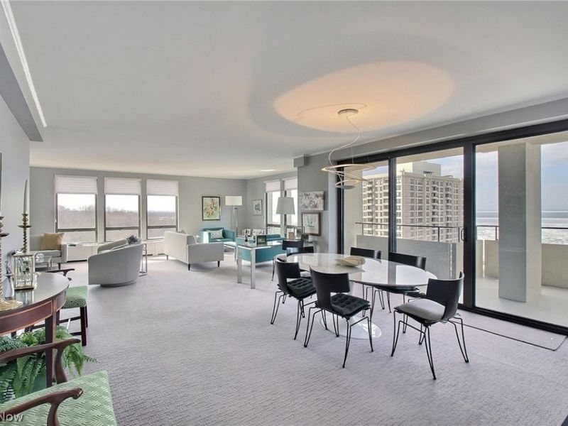 1 Bratenahl Place, Unit 1009, Bratenahl, OH 44108 Photo 3