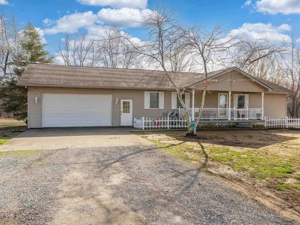 15588 BECKER Road, Johnston City, IL 62951