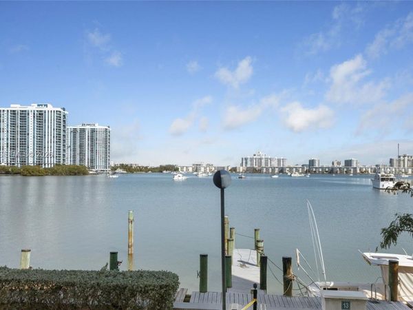 16558 NE 26th Ave, Unit 2G, North Miami Beach, FL 33160
