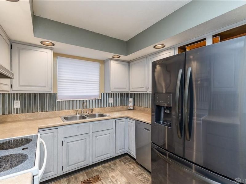 559 Marshall Drive, Xenia, OH 45385 Photo 9