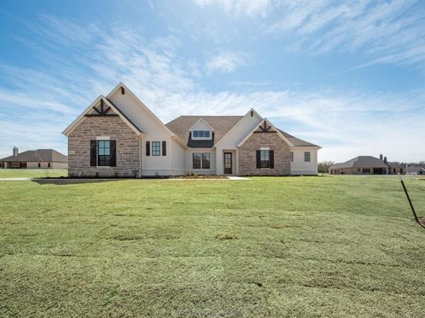 1435 Julian Drive, Van Alstyne, TX 75495