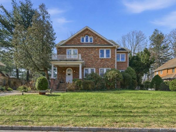 79 Red Ground Road, Roslyn Heights, NY 11577