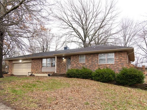 907 S Jones Road, Independence, MO 64056