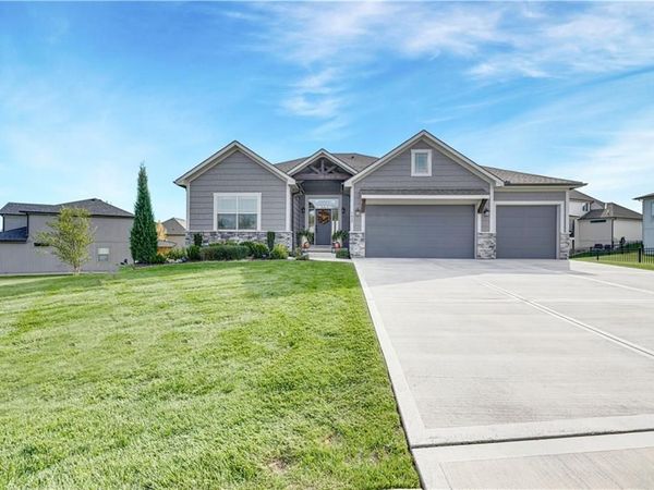 1433 Woodland Road, Greenwood, MO 64034