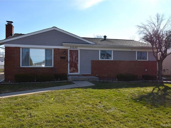 37222 Barrington Drive, Sterling Heights, MI 48312