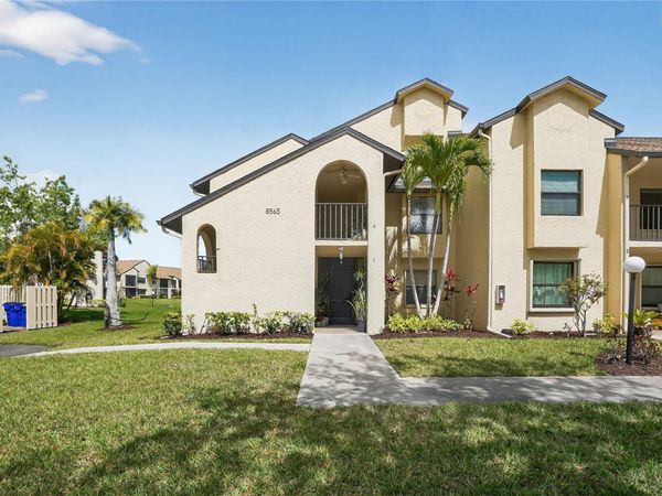 8565 CHARTER CLUB CIRCLE , Unit 6, FORT MYERS, FL 33919