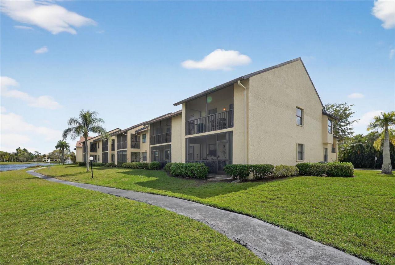 8565 Charter Club Circle, Unit 6, Fort Myers, FL 33919 Photo