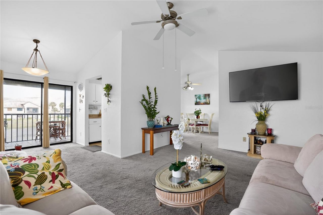 8565 Charter Club Circle, Unit 6, Fort Myers, FL 33919 Photo