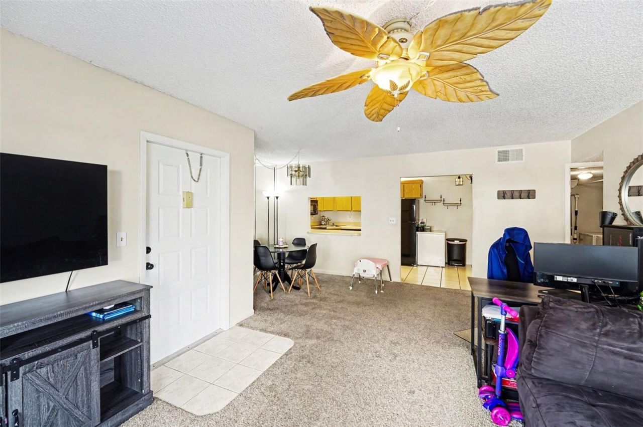 1261 Pine Ridge Circle W, Unit D1, Tarpon Springs, FL 34688 Photo