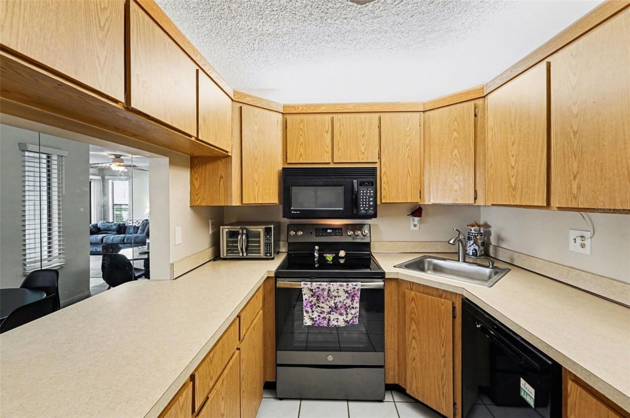 1261 Pine Ridge Circle W, Unit D1, Tarpon Springs, FL 34688 Photo