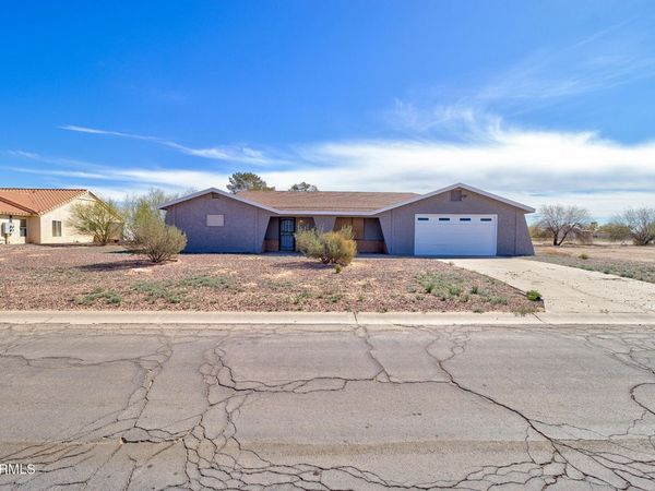 15047 S MOON VALLEY Road, Arizona City, AZ 85123