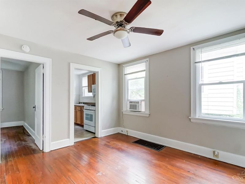 594 De Votie Avenue, Cincinnati, OH 45225 Photo 4