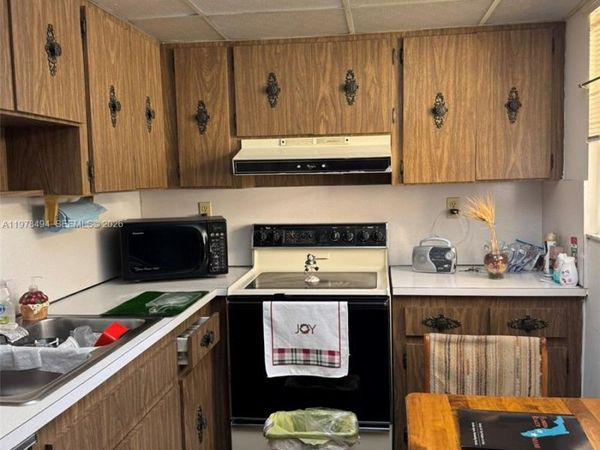 9180 SE Fontainebleau Blvd , Unit 302, Miami, FL 33172