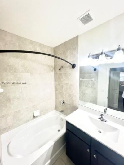 10600 NW 88th St, Unit 215, Doral, FL 33178 Photo