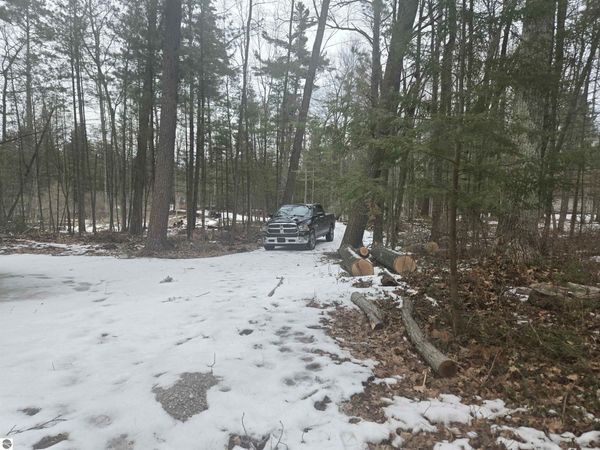 2422 US-23 E, East Tawas, MI 48730