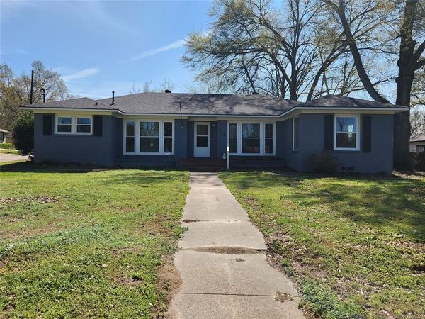 319 E Hubbard Street , Lindale, TX 75771