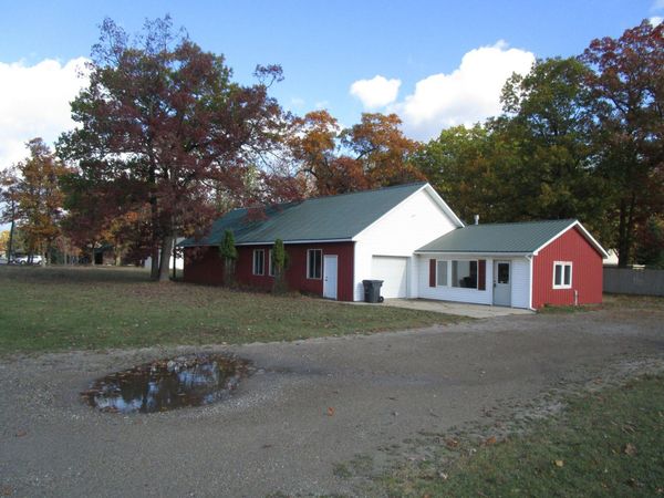 4735 S Straits Highway, Indian River, MI 49749