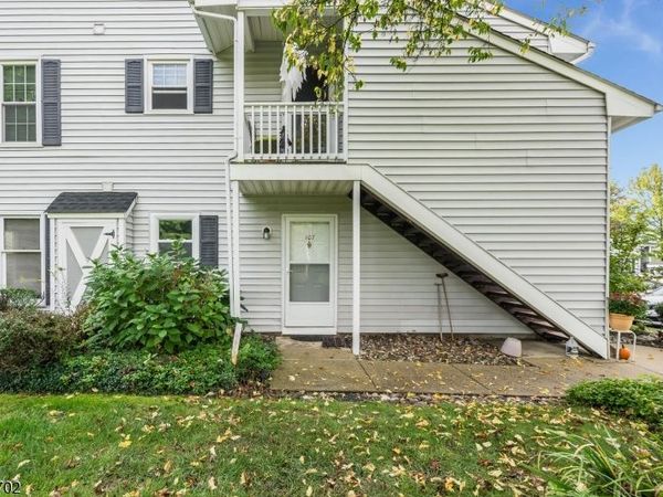 107 Huckleberry Ct, Readington, NJ 08887